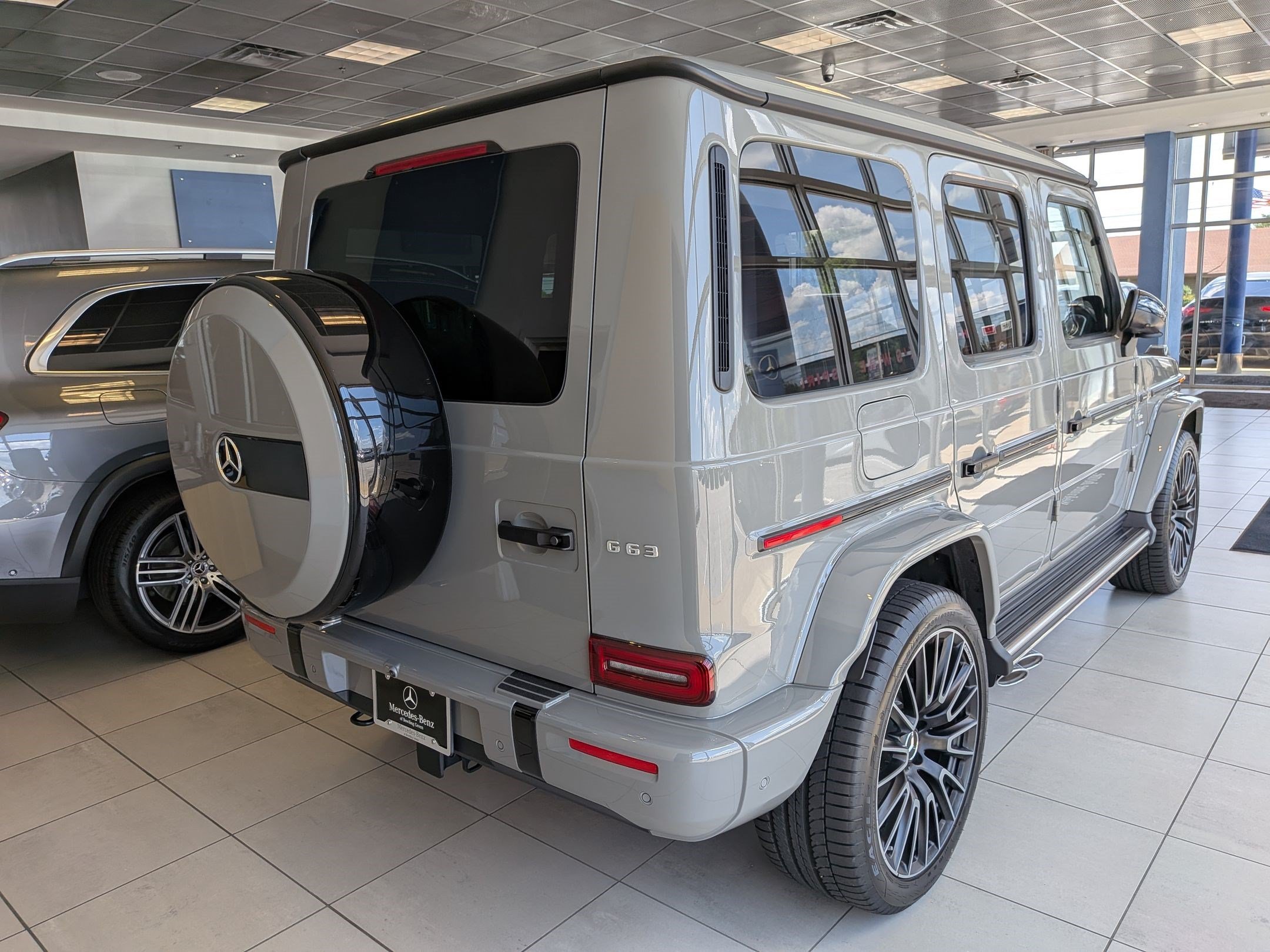 New 2027 MANUFAKTUR Arabian Grey Non- Metallic Mercedes-Benz AMG® G 63 SUV image 49