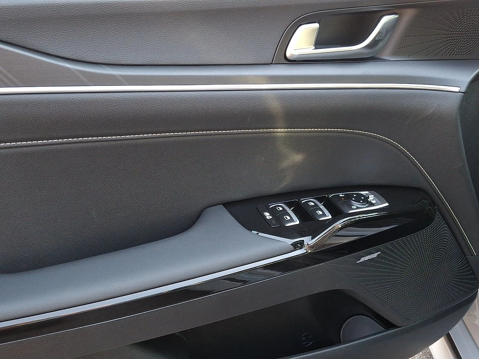 New 2026 Wolf Gray Kia GT-Line FWD image 5