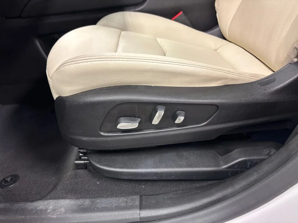 Used 2020 CRYSTAL WHITE TRICOAT Cadillac AWD Sport image 26