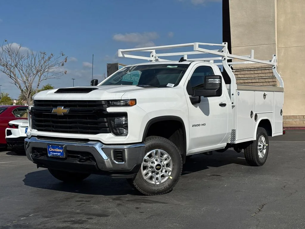 New 2026 Summit White Chevrolet WT image 2