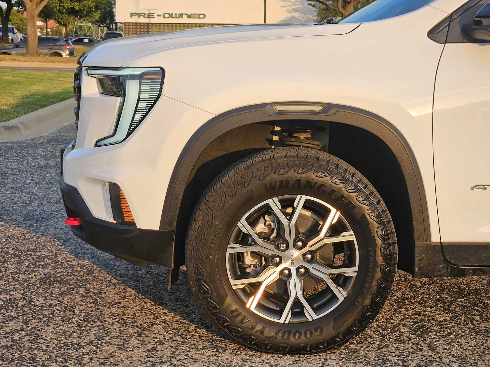Used 2025 Summit White GMC AWD AT4 image 5