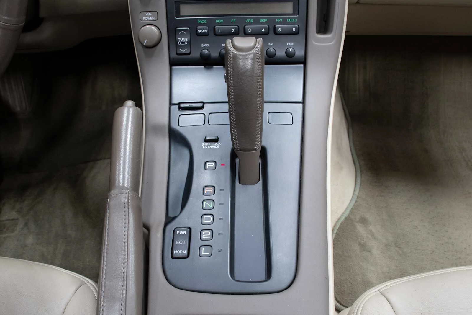 Used 1992 GARNET PEARL Lexus  image 22