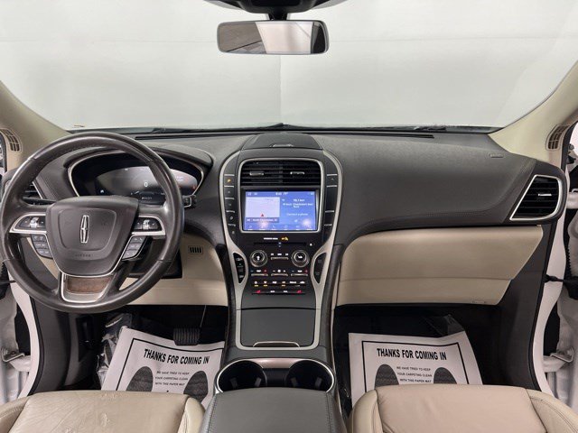 Used 2019 White Platinum Clearcoat Metallic Lincoln Select image 36