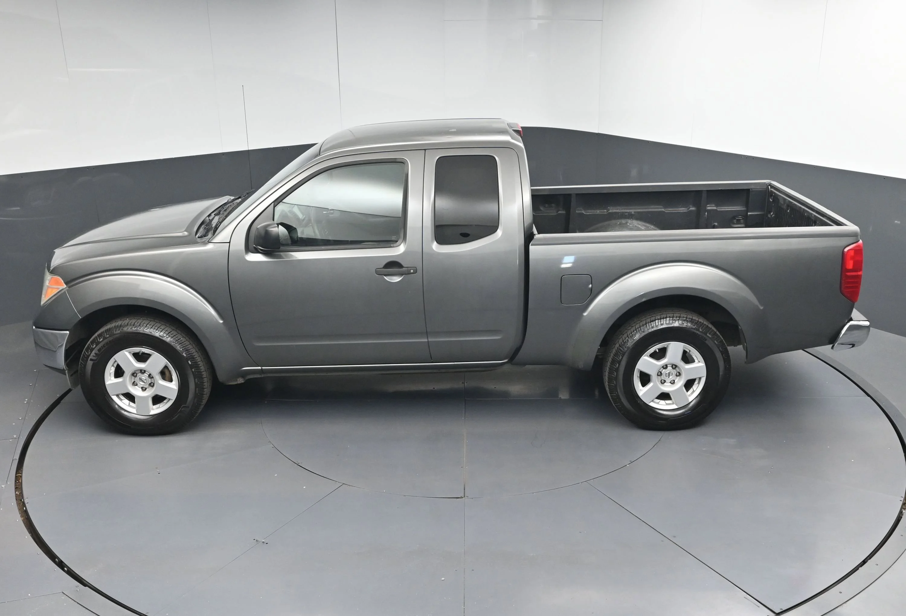 Used 2007 Storm Gray Nissan SE image 30