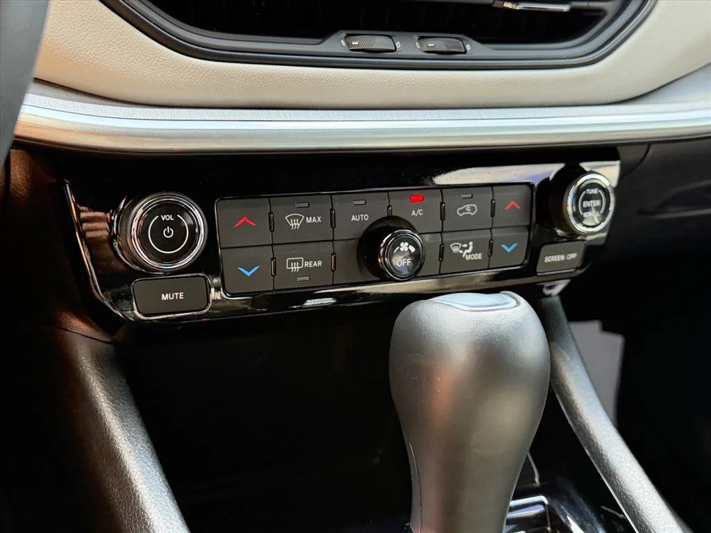 Used 2025 White Jeep Limited image 25