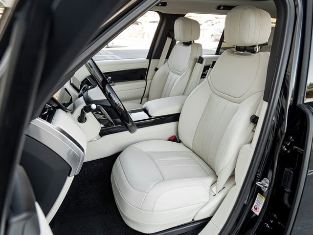 New 2026 Santorini Black Land Rover SE image 13