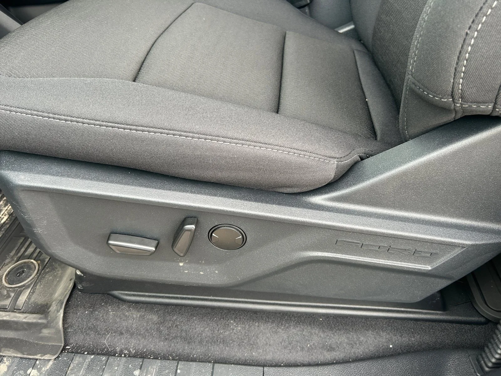 New 2026 Carbonized Grey Metallic Ford XLT image 15
