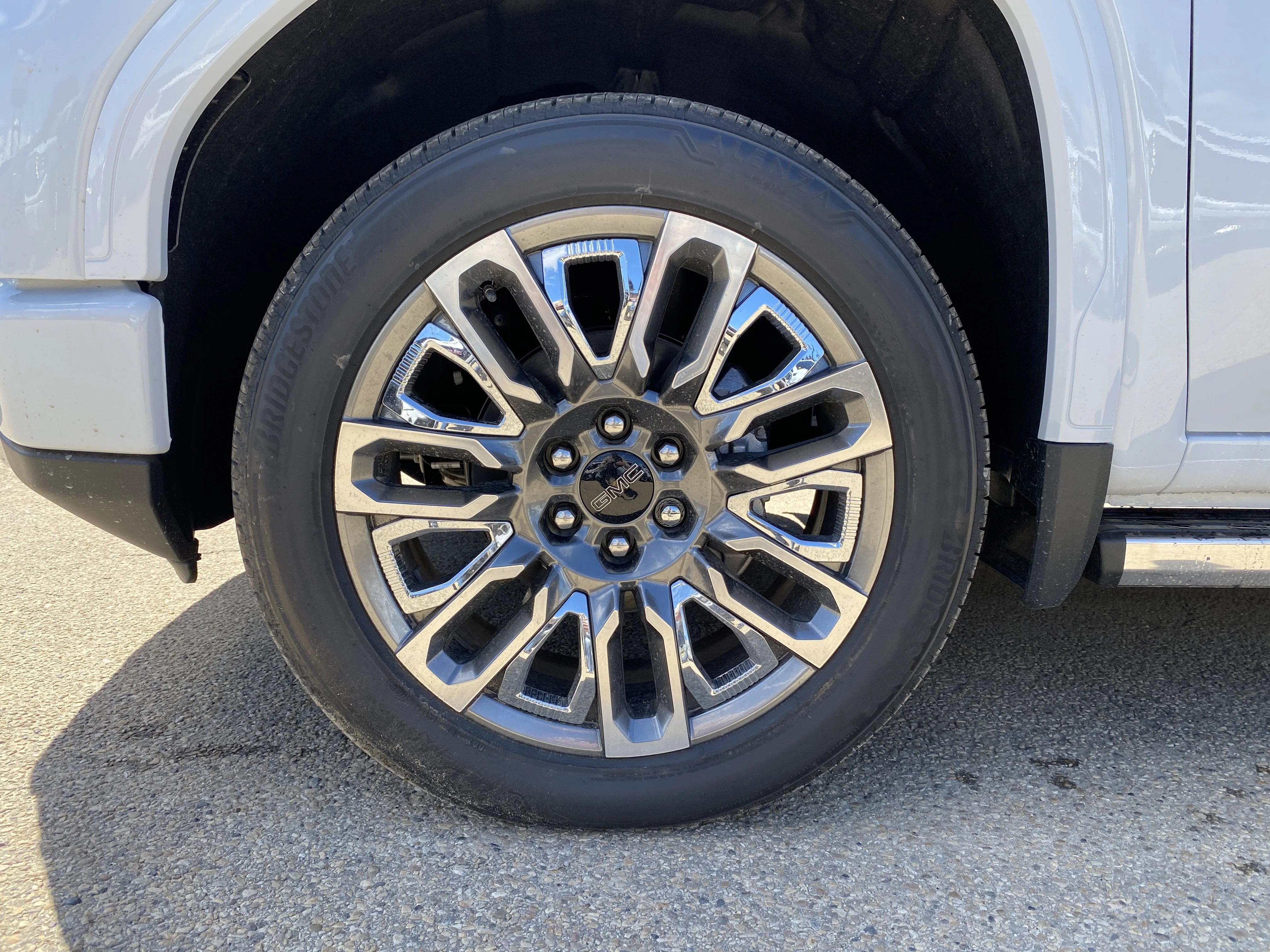 New 2026 GLACIER WHITE TRICOAT GMC Denali Ultimate image 12