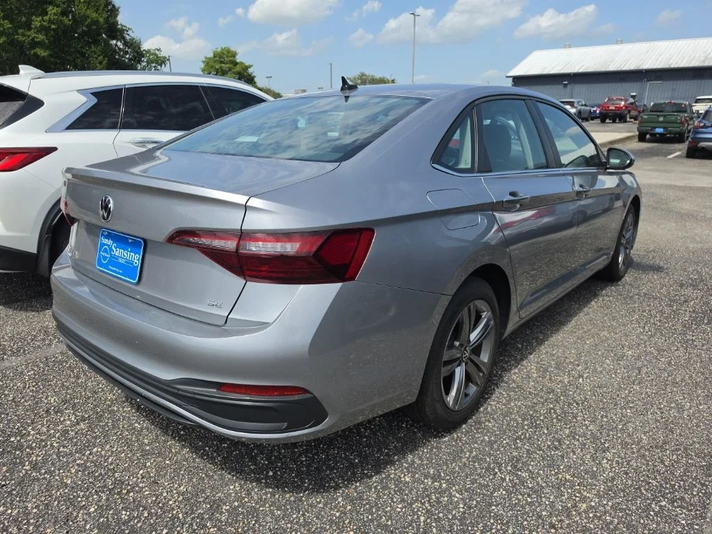 Used 2024 Gray Volkswagen 1.5T SE image 3
