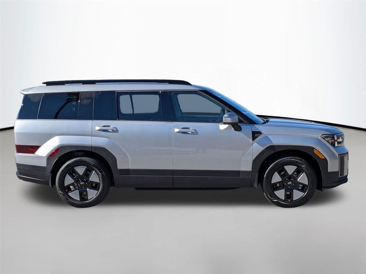New 2026 Shimmering Silver Hyundai SEL image 4