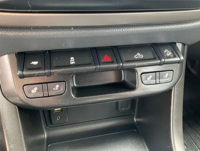 Used 2018 Blue Chevrolet Z71 image 17