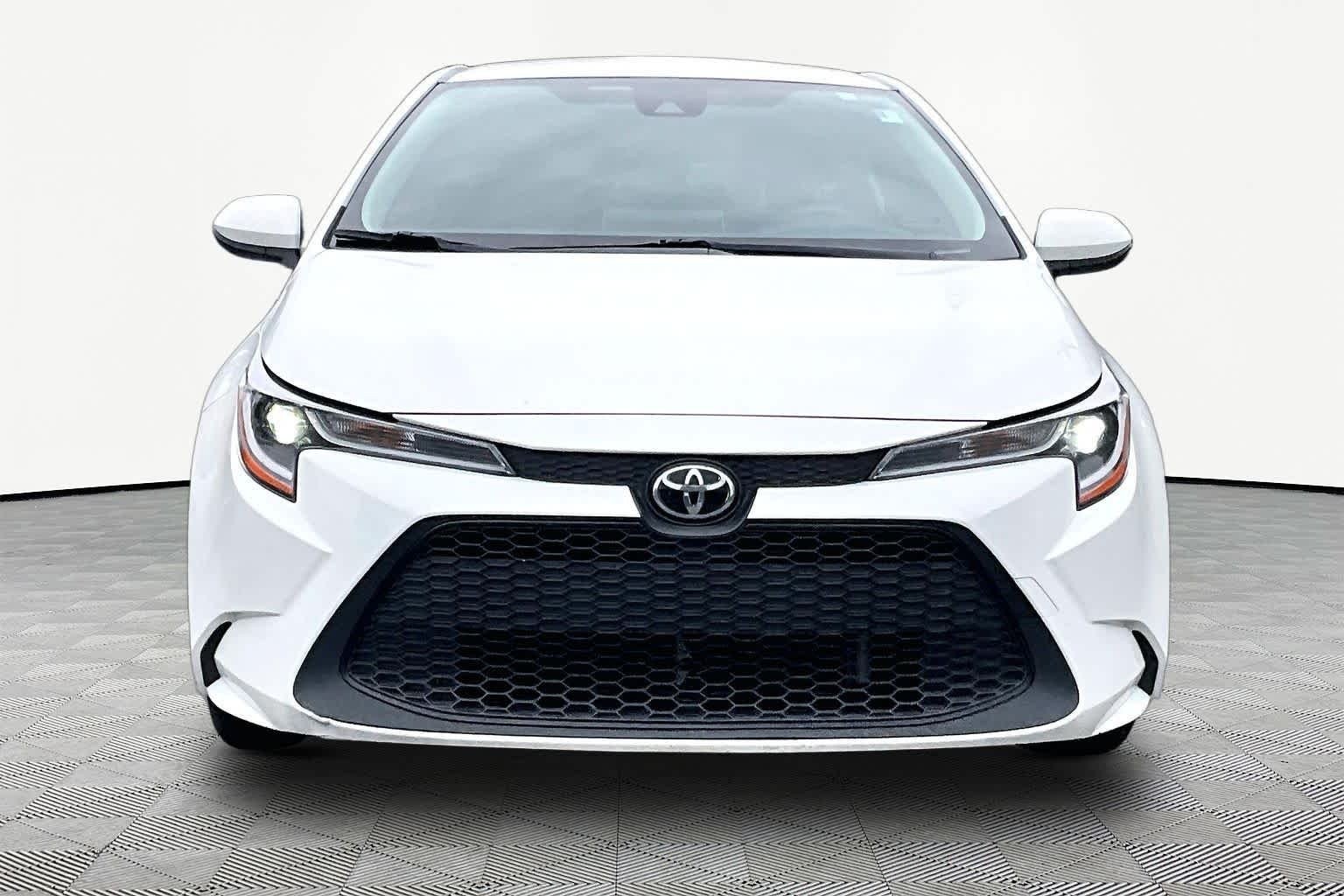Used 2021 Super White Toyota LE image 4