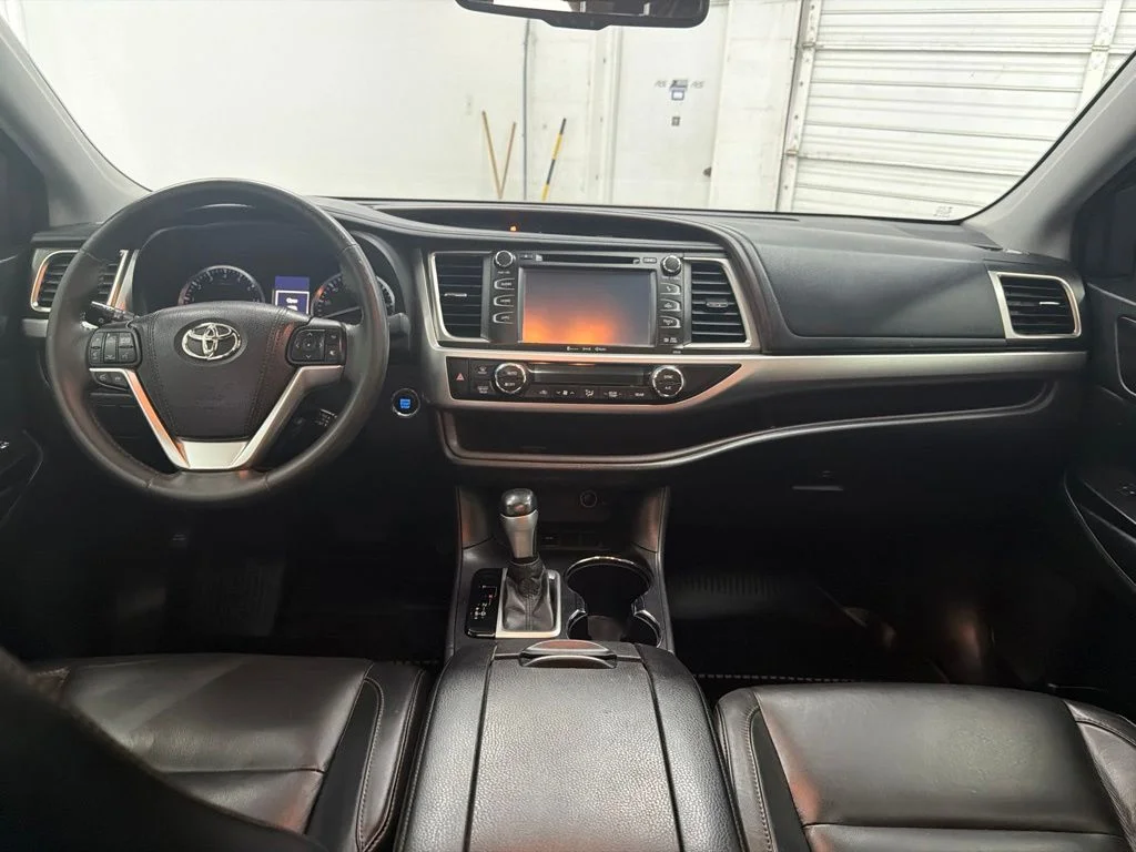 Used 2016 Gray Toyota XLE V6 image 19