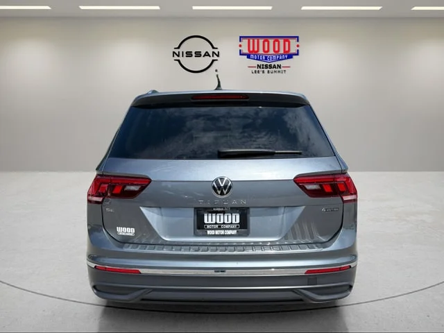 Used 2024 Platinum Gray Metallic Volkswagen 2.0T SE image 2