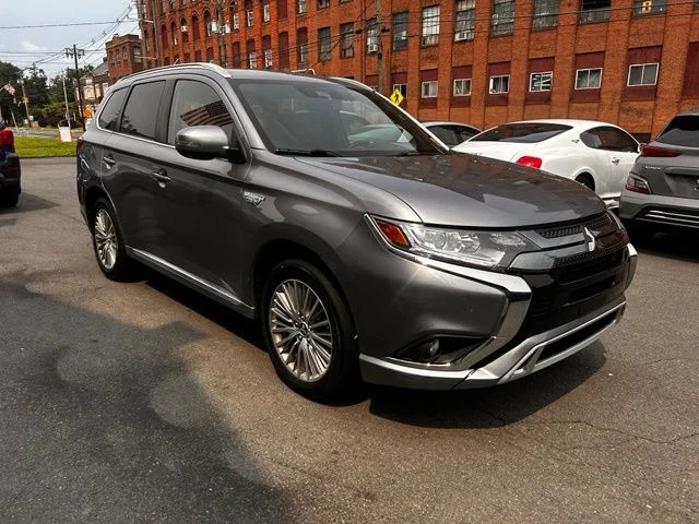 Used 2022  Mitsubishi  image 3