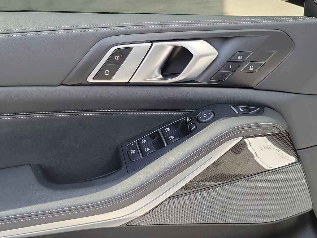 Used 2025 Gray BMW M60i image 21