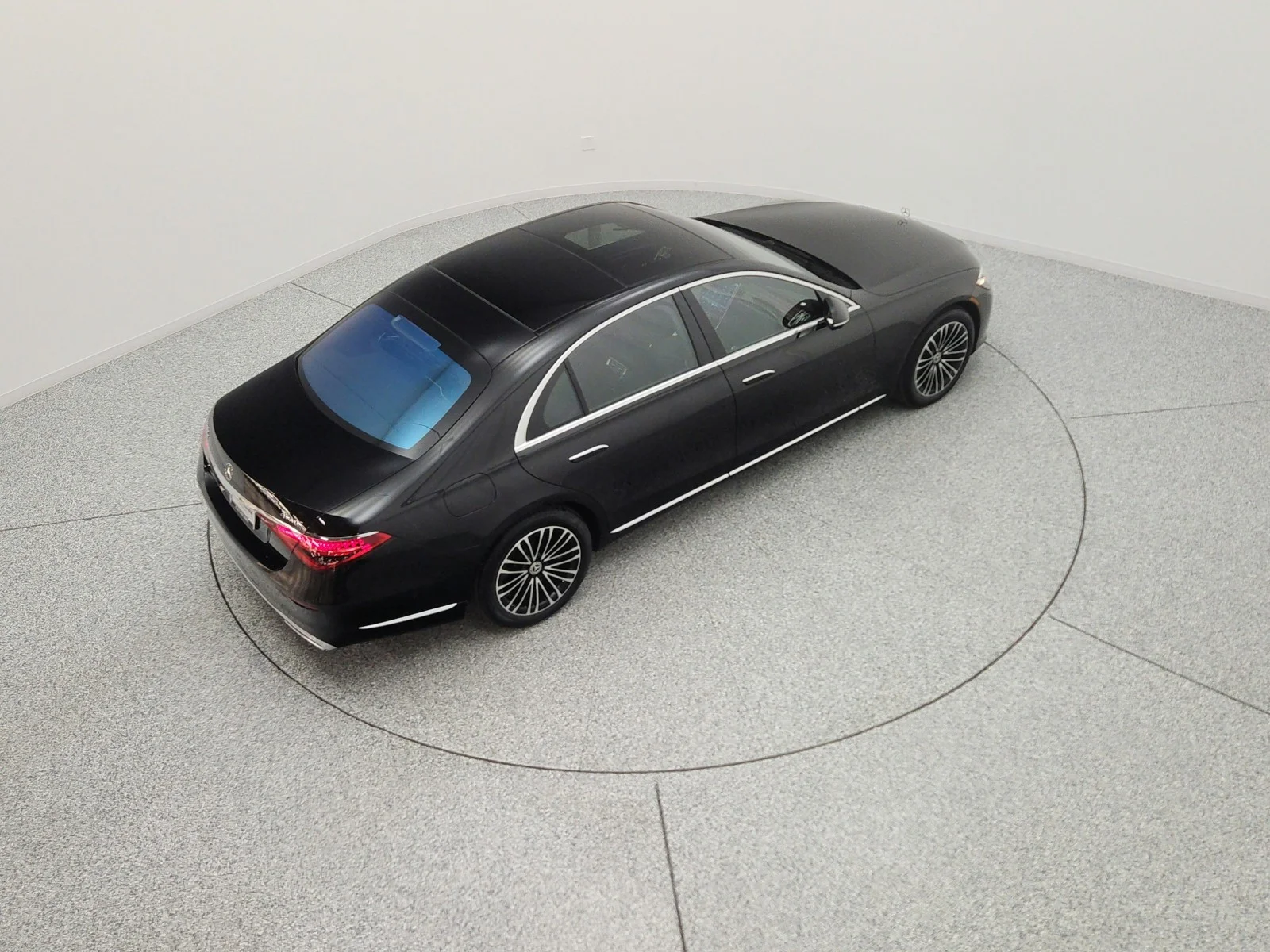 Used 2023 Obsidian Black Mercedes-Benz S 580e 4MATIC® Sedan image 13