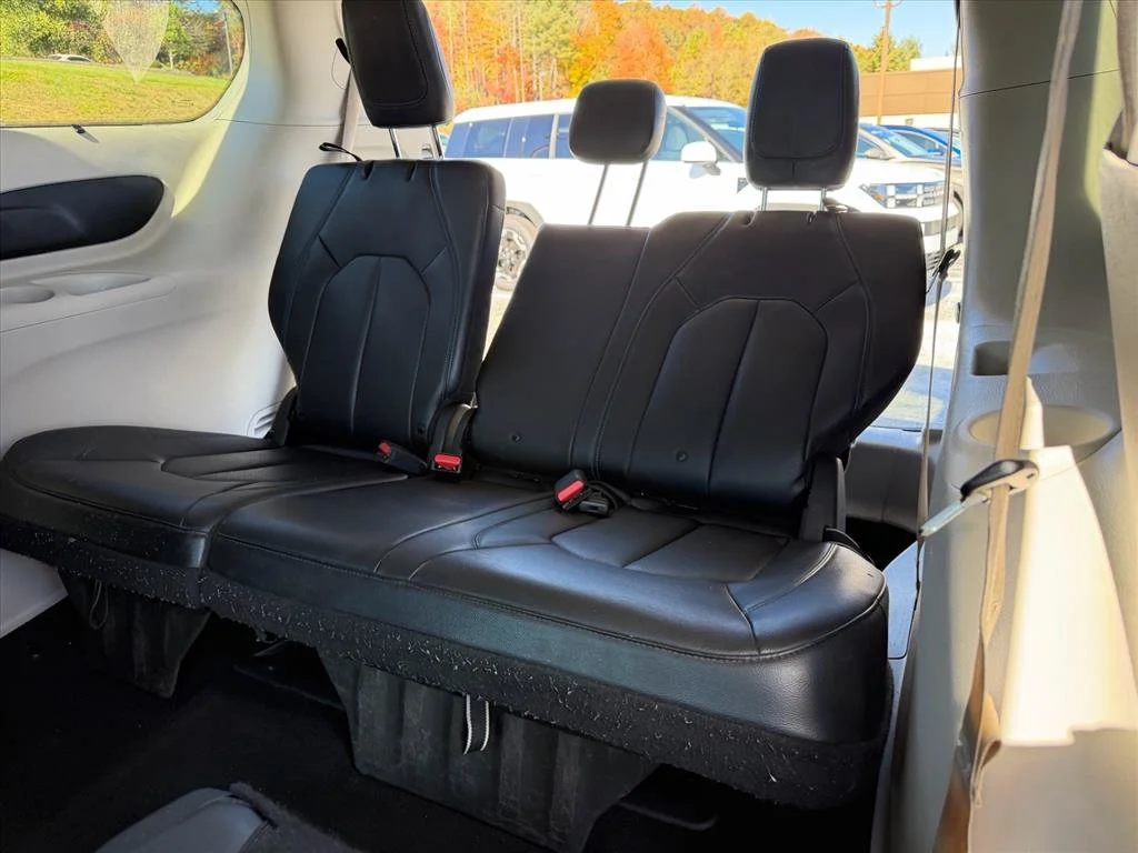 Used 2021 White Chrysler Touring L image 11