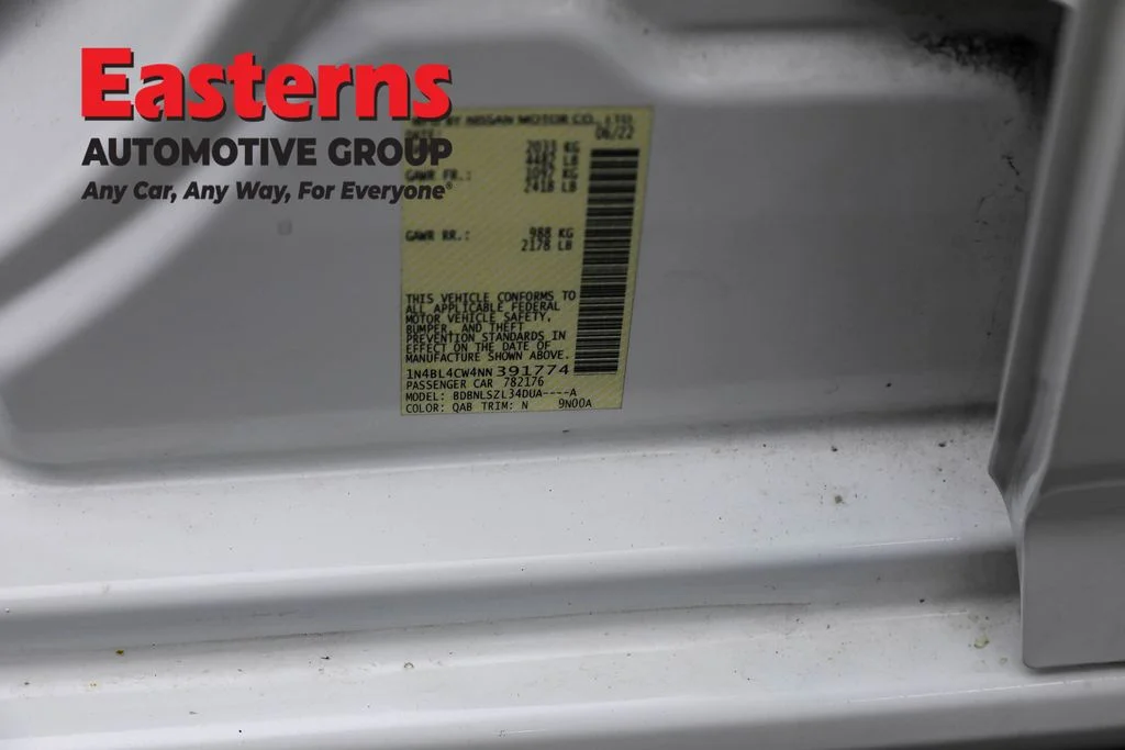 Used 2022 White Nissan 2.5 SR image 32