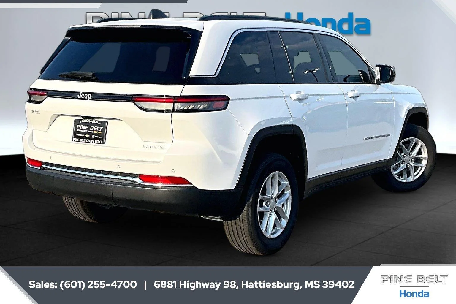 Used 2024 Bright White Clearcoat Jeep Laredo X image 11
