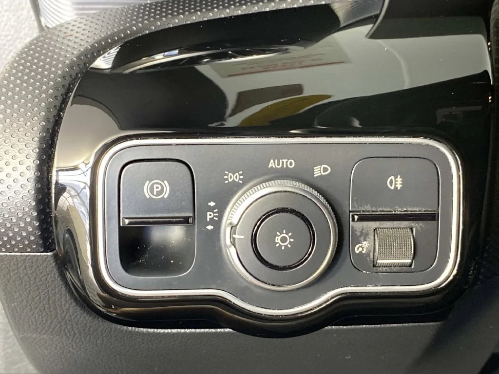 Used 2020  Mercedes-Benz CLA 250 image 14