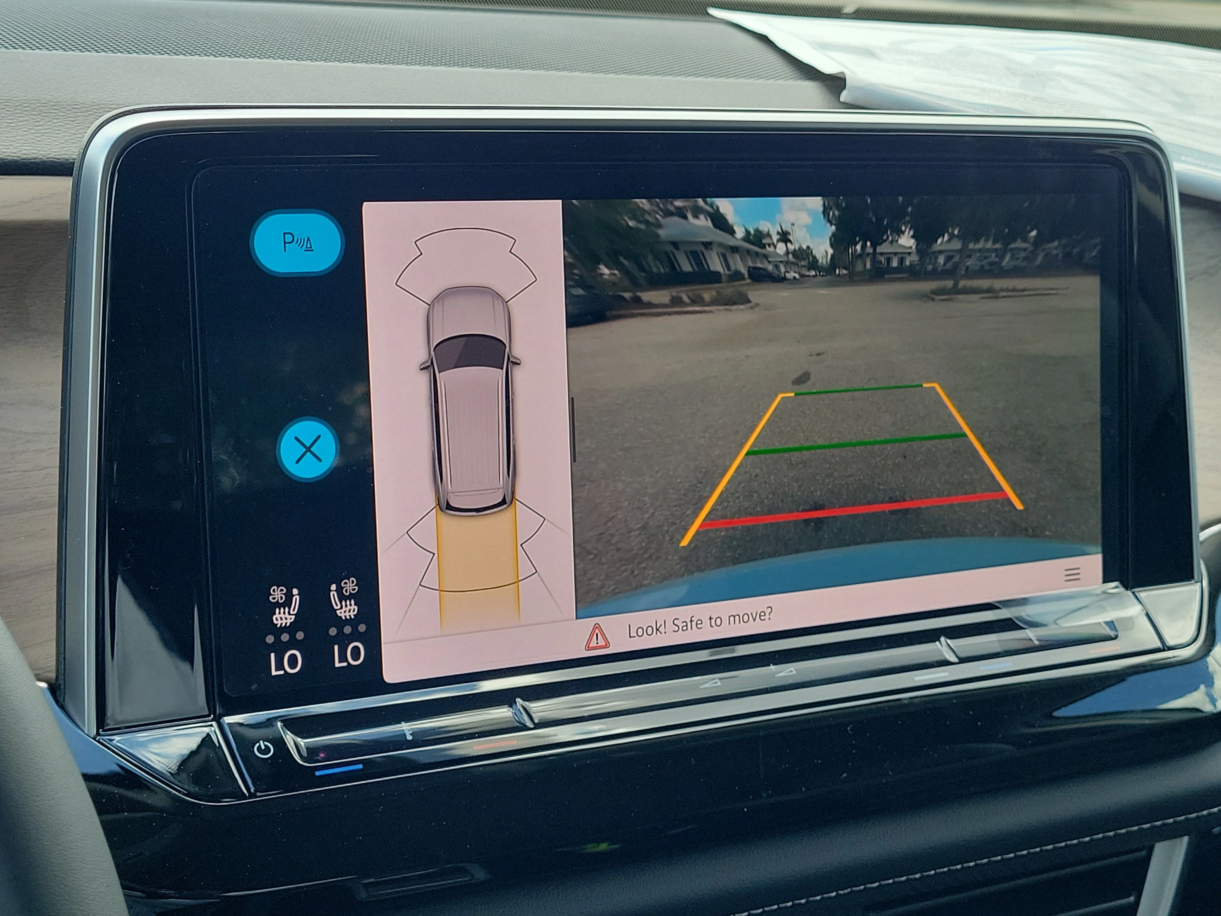 New 2026 White Volkswagen SE w/Technology image 25