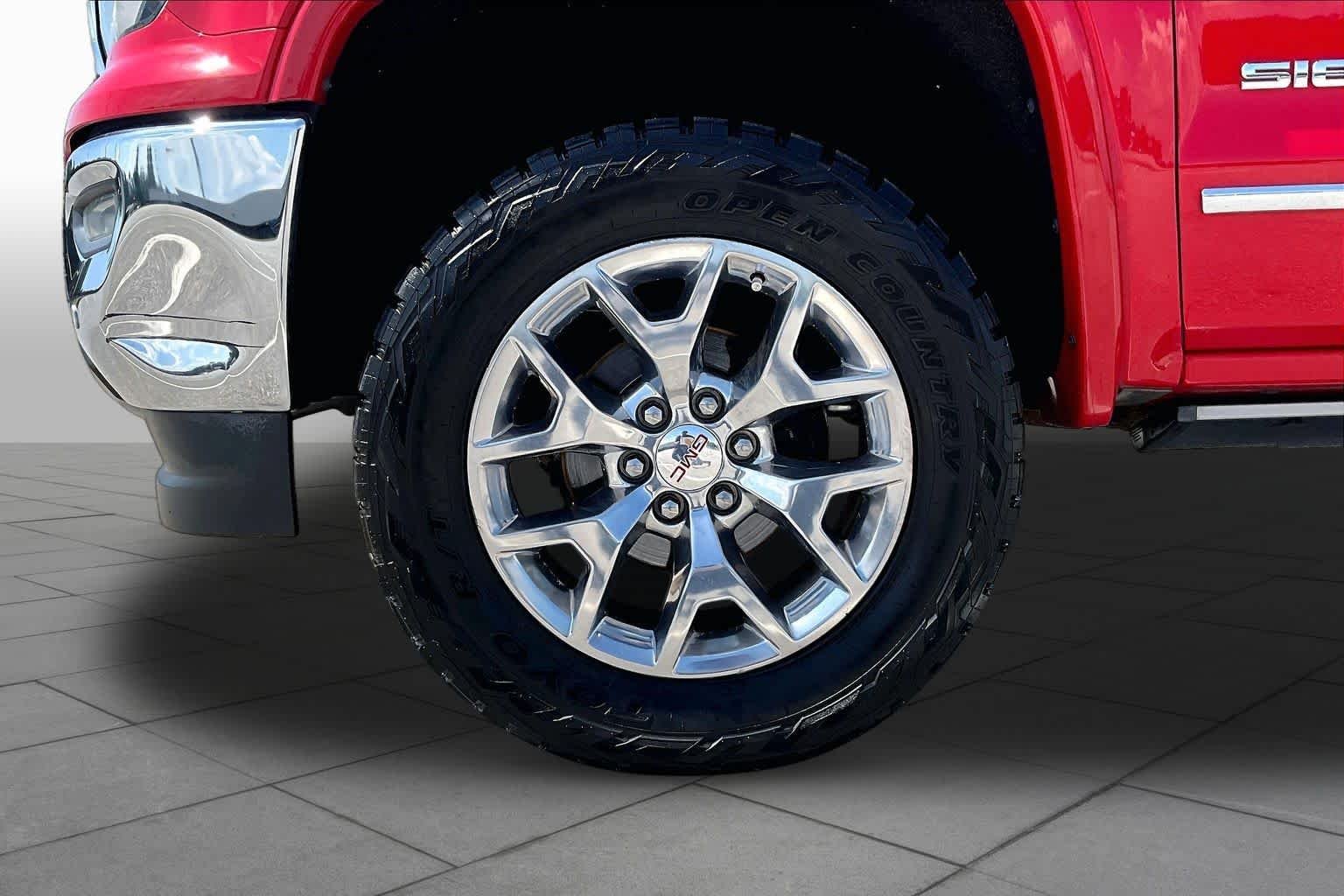 Used 2016 Cardinal Red GMC SLT image 11