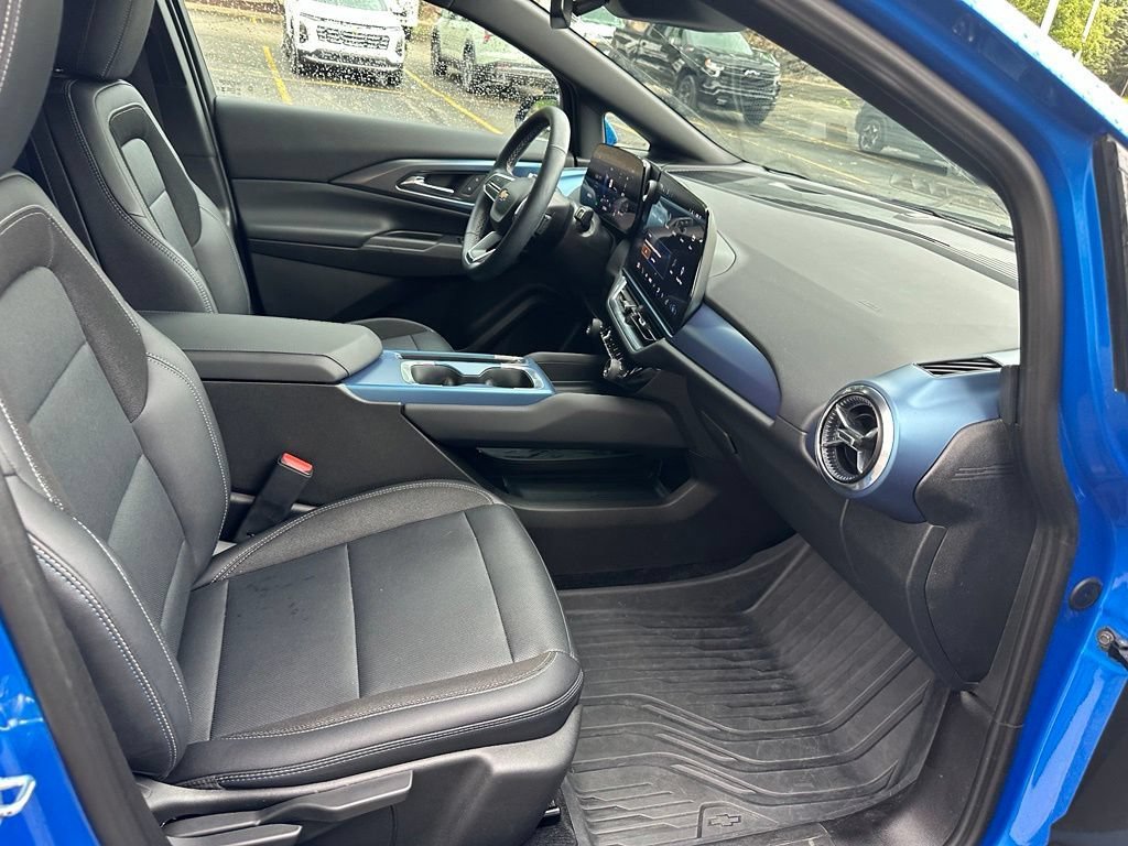 2025 Chevrolet Equinox EV LT - Photo 28