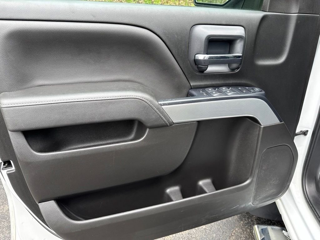 Used 2018 White Chevrolet LT image 19