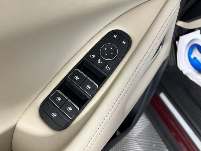 Used 2023 Red INFINITI LUXE image 19