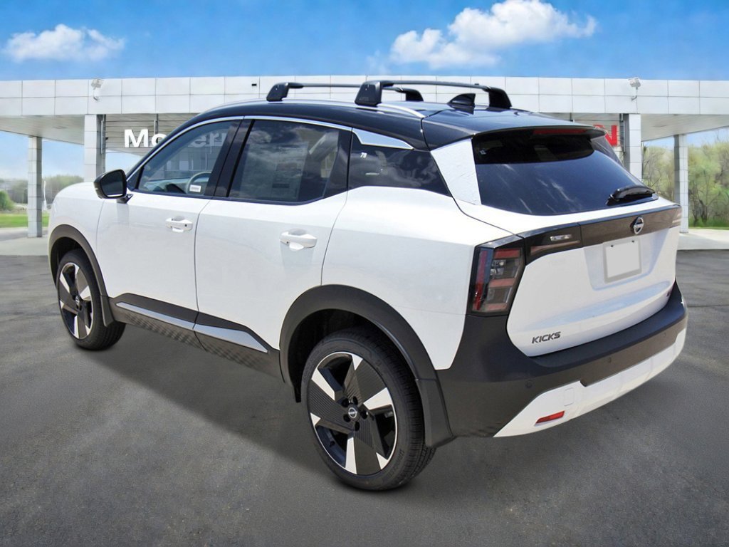New 2026 Aspen White Tricoat/Super Black Nissan SR image 2