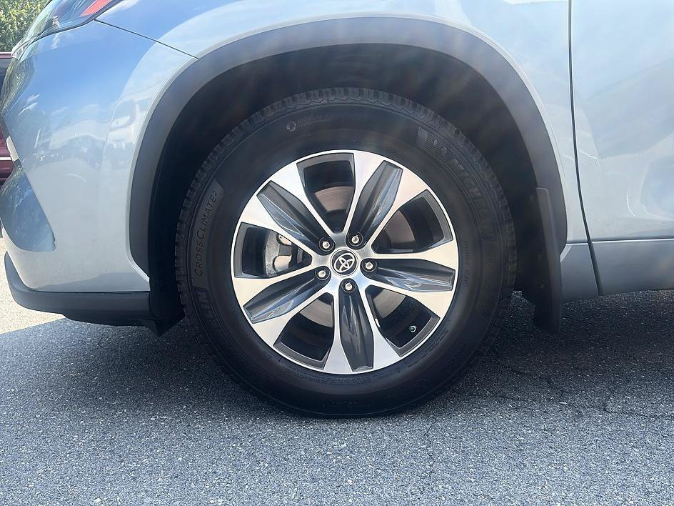 Used 2023 Moon Dust Toyota XLE image 23
