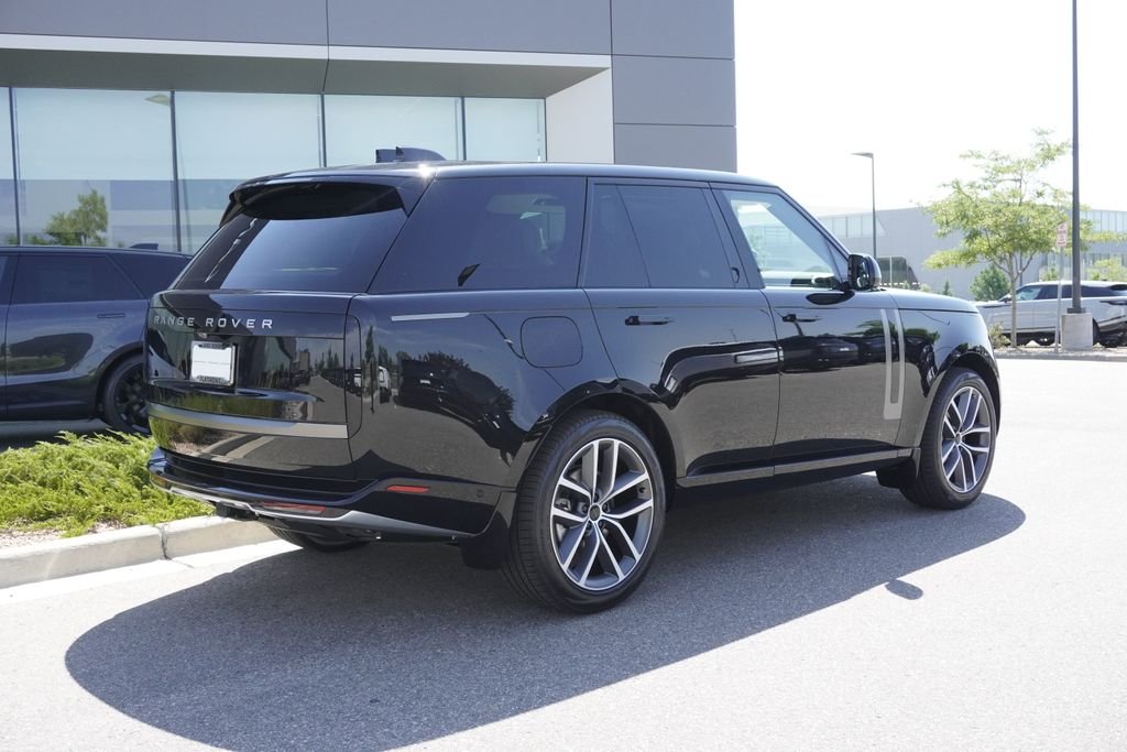 New 2026 Santorini Black Land Rover SE image 4