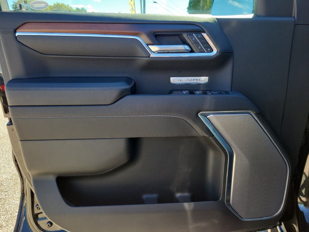 Used 2025 Onyx Black GMC Denali image 17
