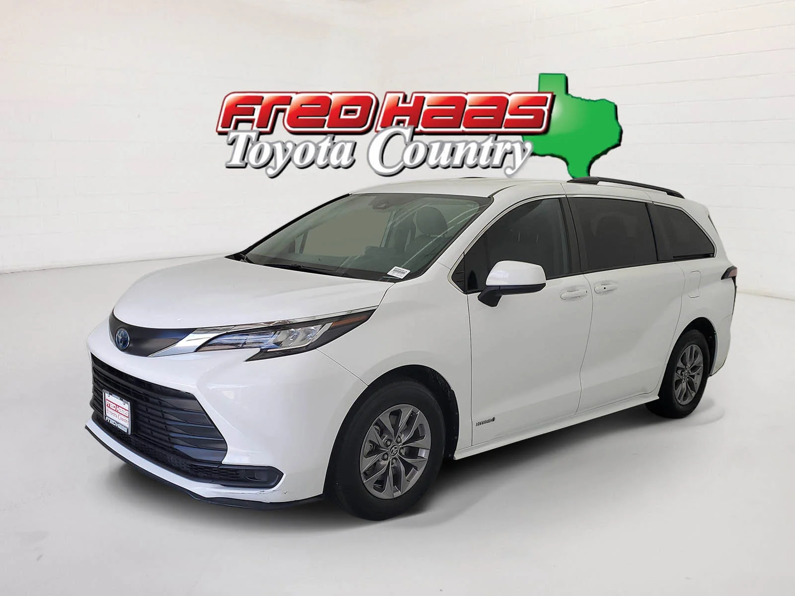 2021 Toyota Sienna LE 8-Passenger Hybrid FWD's photo