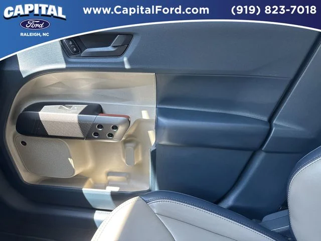 Used 2025 White Ford Lariat image 28
