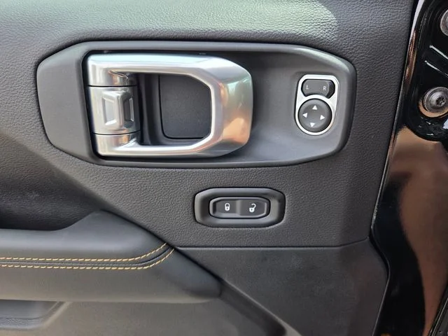 New 2026 Black Clear-Coat Exterior Paint Jeep Sahara image 23