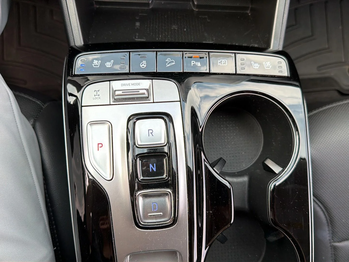 Used 2024 Black Pearl Hyundai Limited image 3