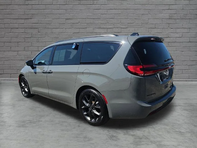 Used 2025 Gray Chrysler Limited image 3