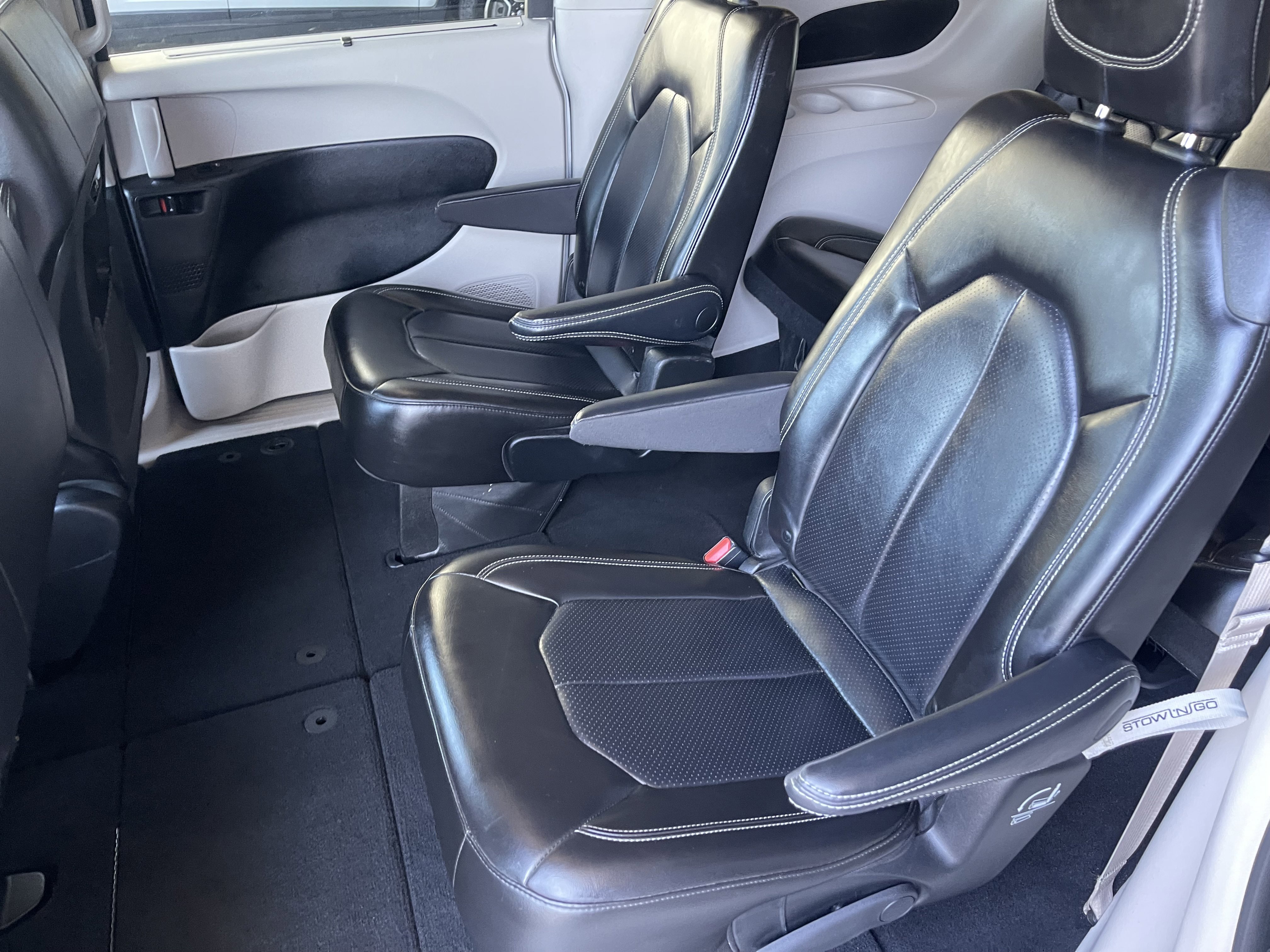 Used 2023 Silver Chrysler Touring L image 20