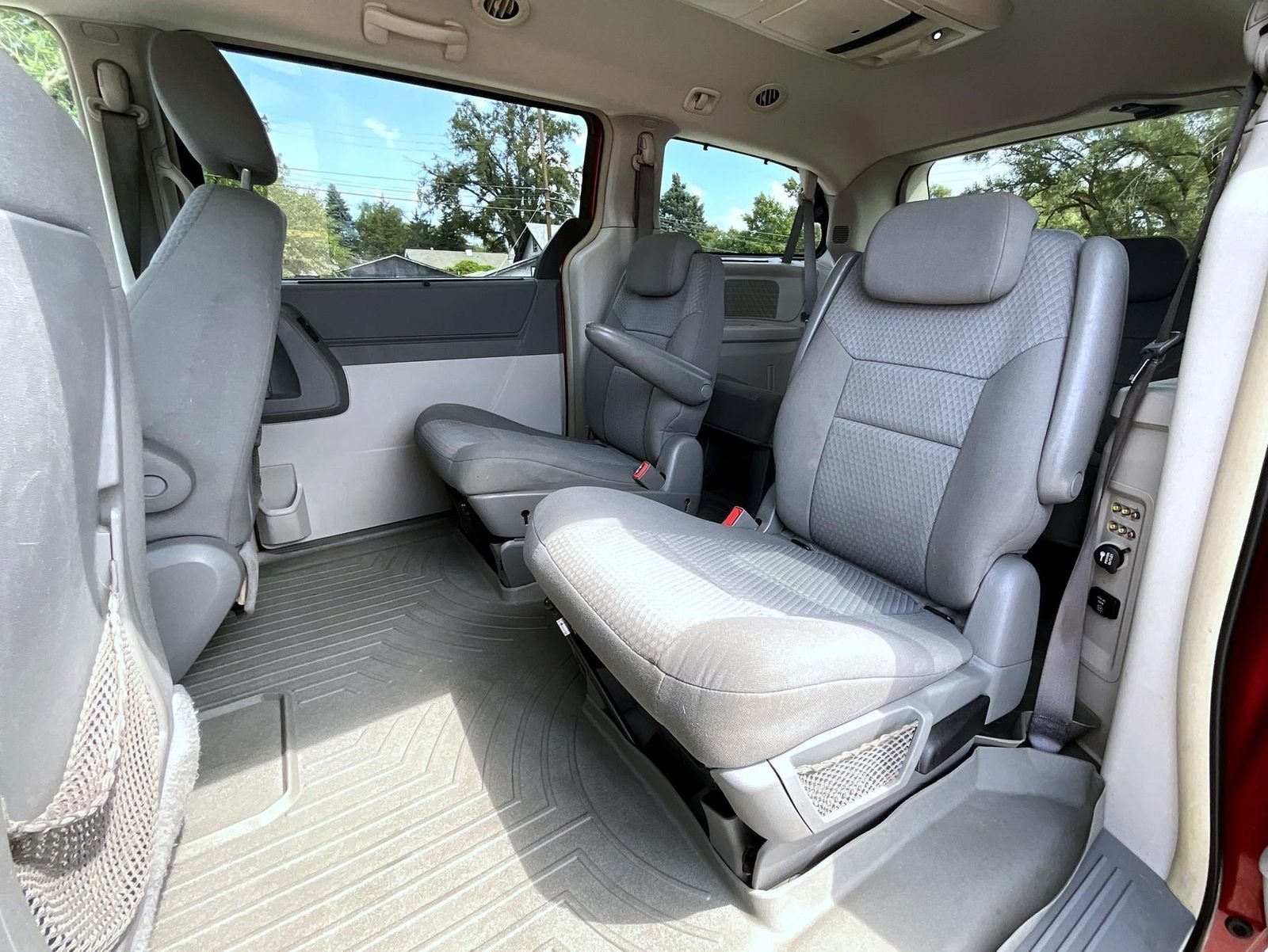 Used 2010 Red Chrysler Touring image 23