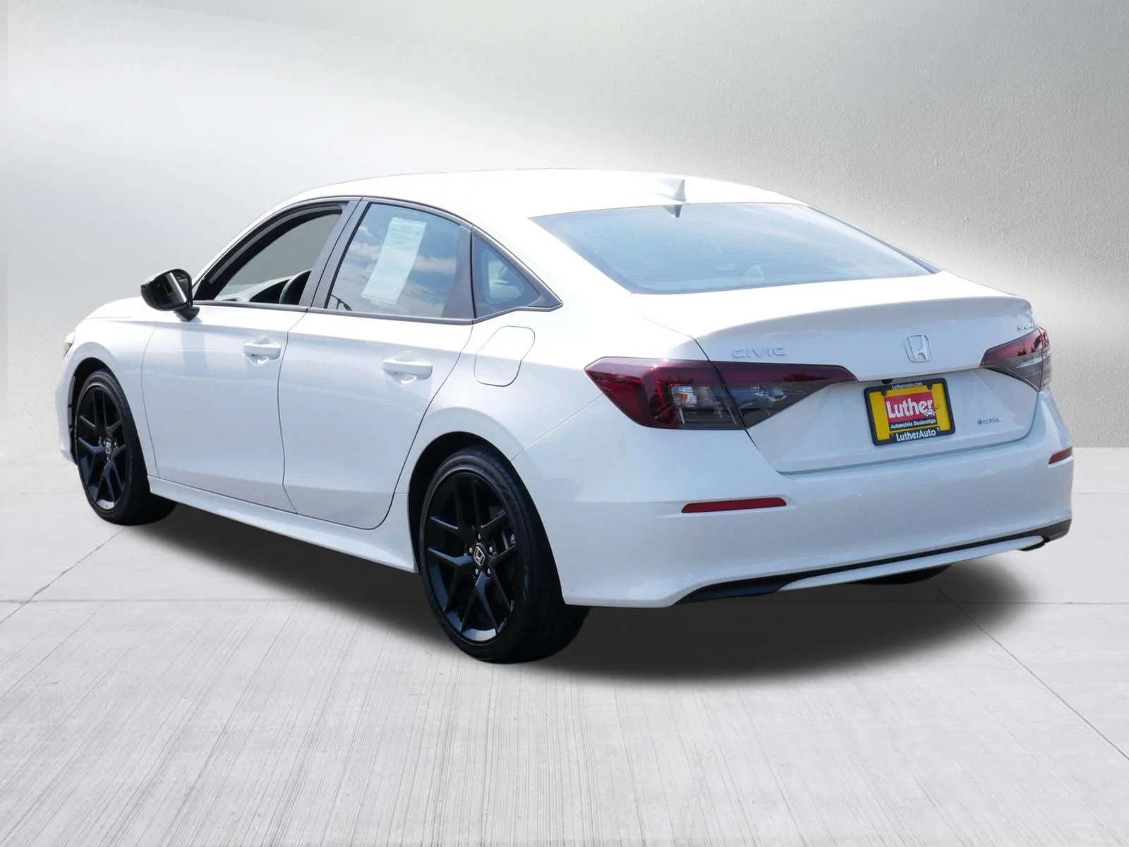 Used 2025 Platinum White Pearl Honda Sport image 5