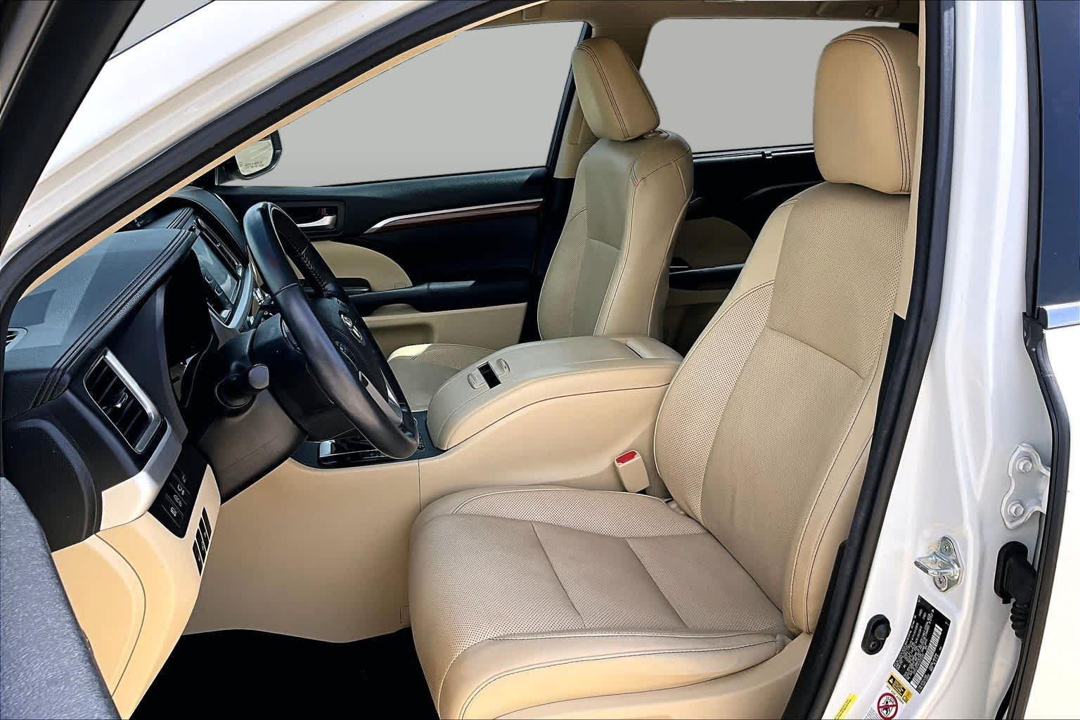 Used 2018 Blizzard Pearl Toyota Limited image 8