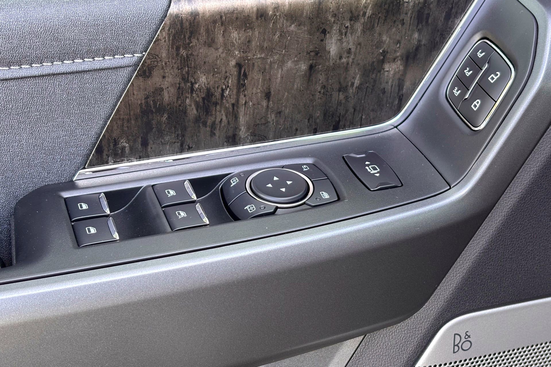 New 2026 Star White Metallic Tri-Coat Ford LARIAT image 21