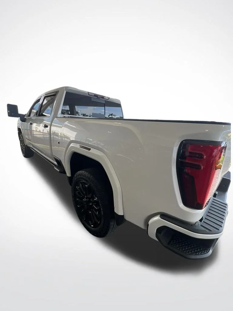 Used 2025 White GMC Denali Ultimate image 4