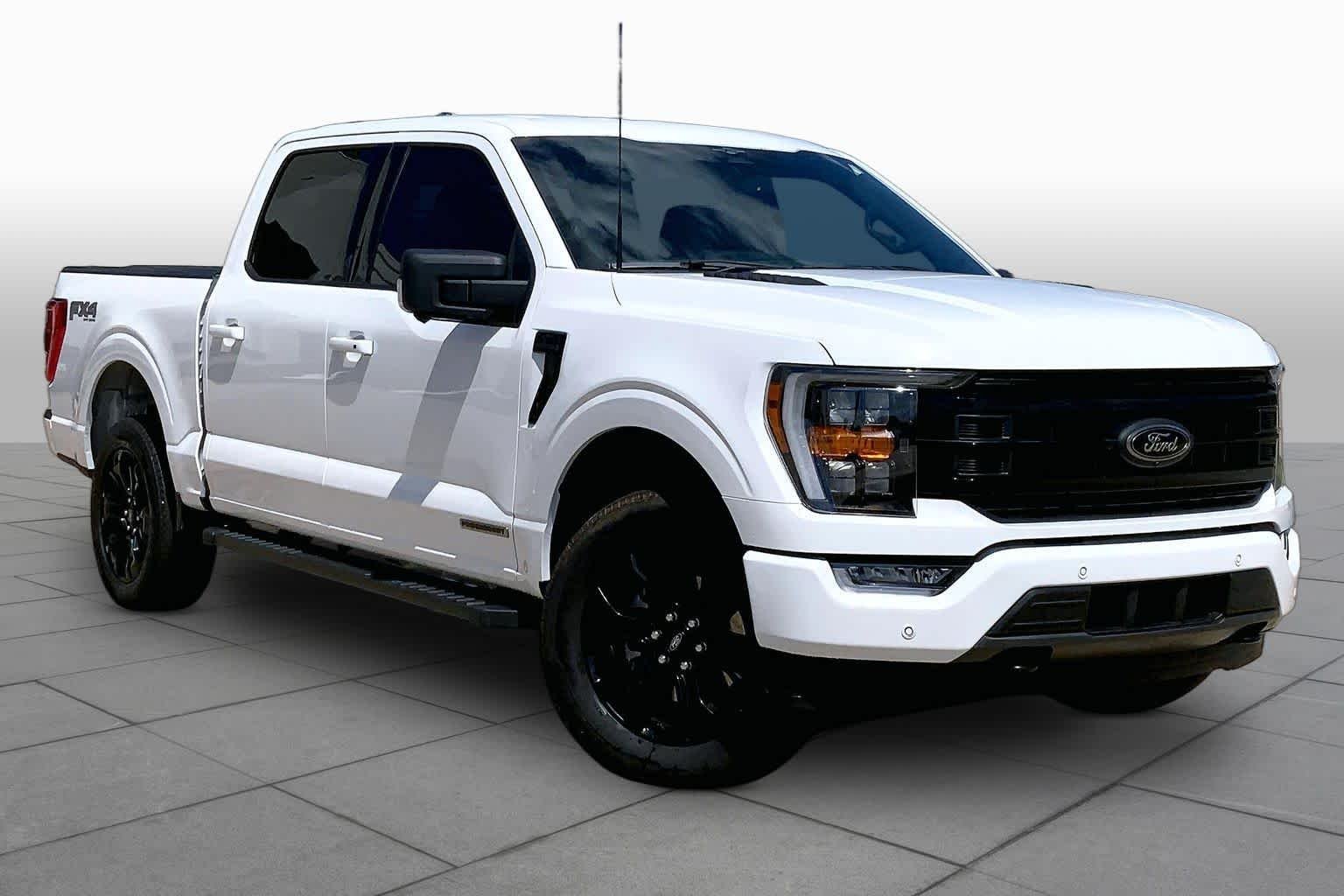 Certified Used 2023 Oxford White Ford XLT image 3