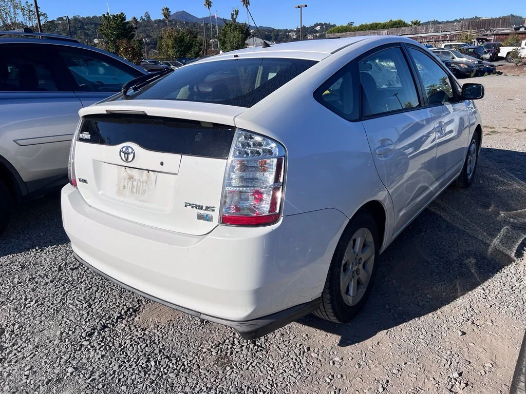 Used 2008 White Toyota Base image 3