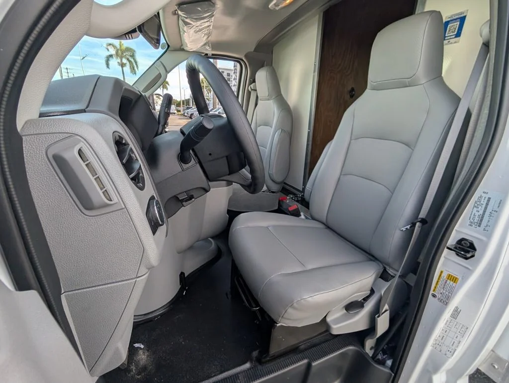 New 2026 Oxford White Ford E-350 SRW image 5
