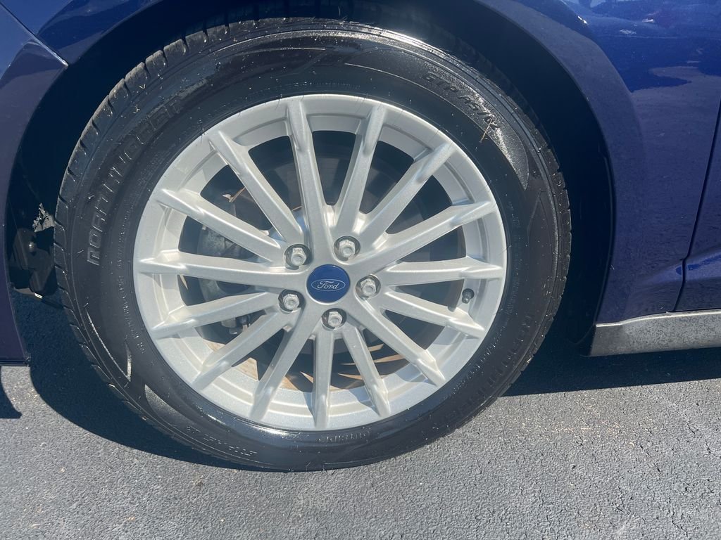 Used 2016 Blue Ford SEL image 9