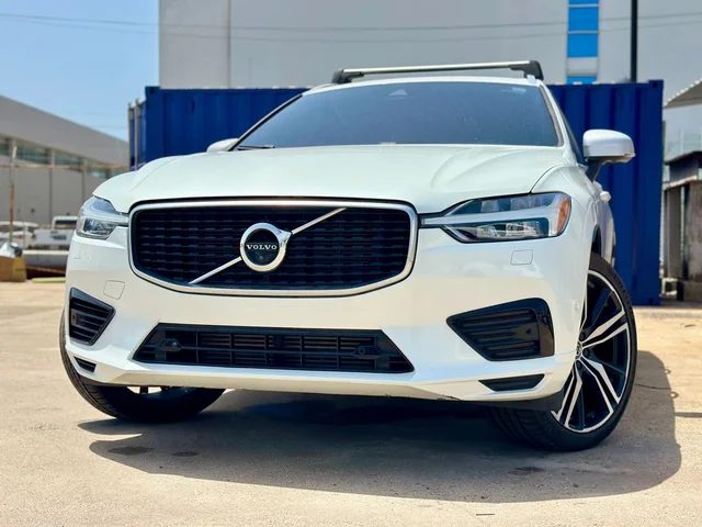 2019 Volvo XC60 Hybrid T8 R-Design